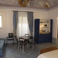 camera da letto con divano letto apribile